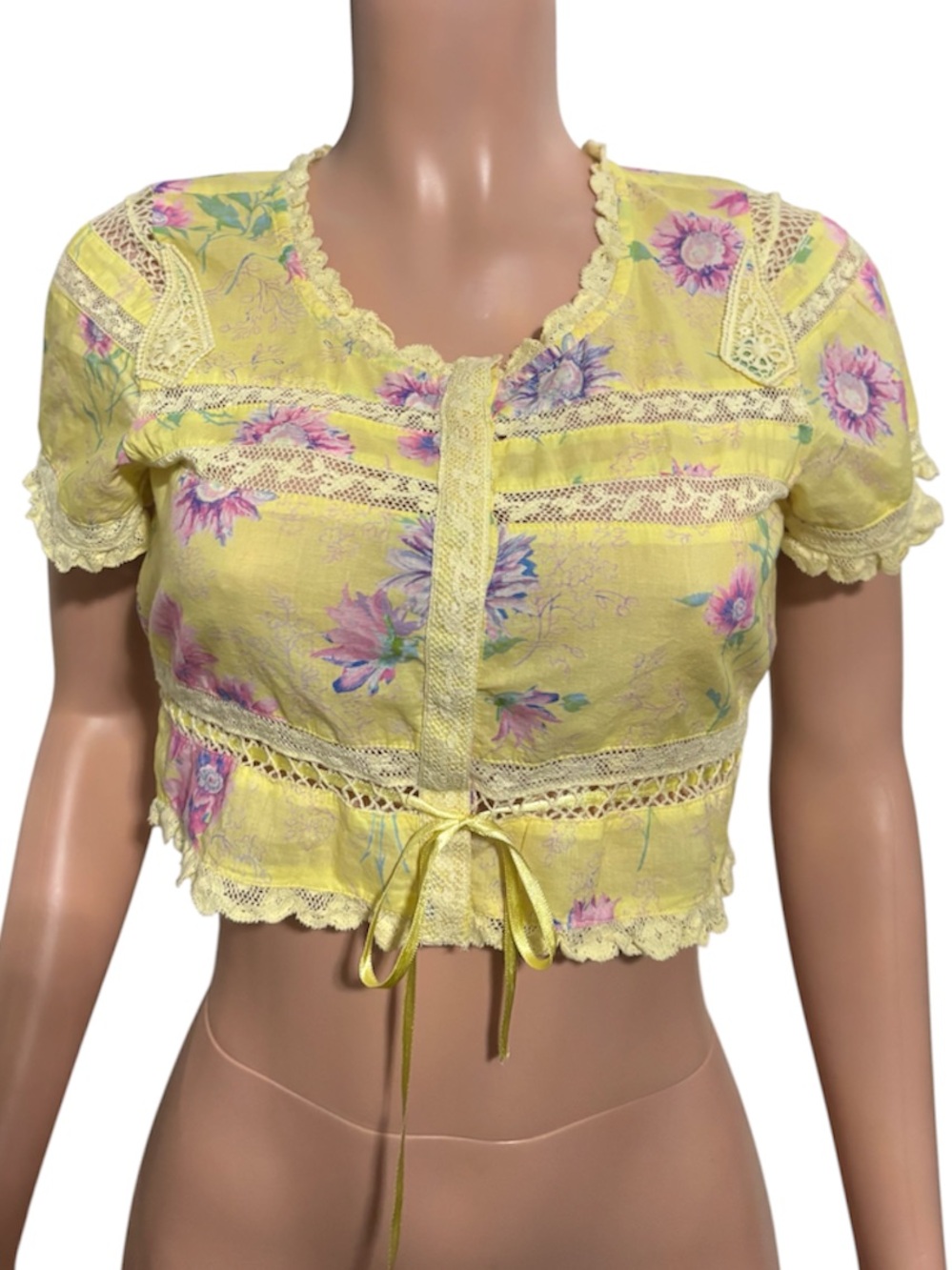 LOVESHACK FANCY Women’s Yellow Floral Crochet-Trim Tie-Front Crop Top - Picture 2 of 13